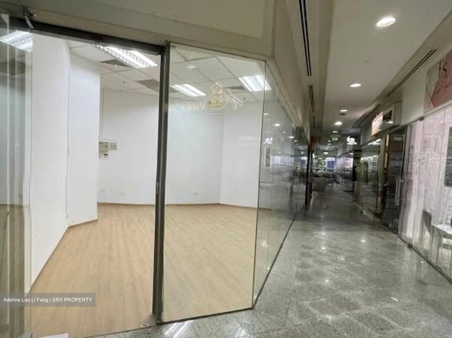 Sunshine Plaza (D7), Retail #636314011